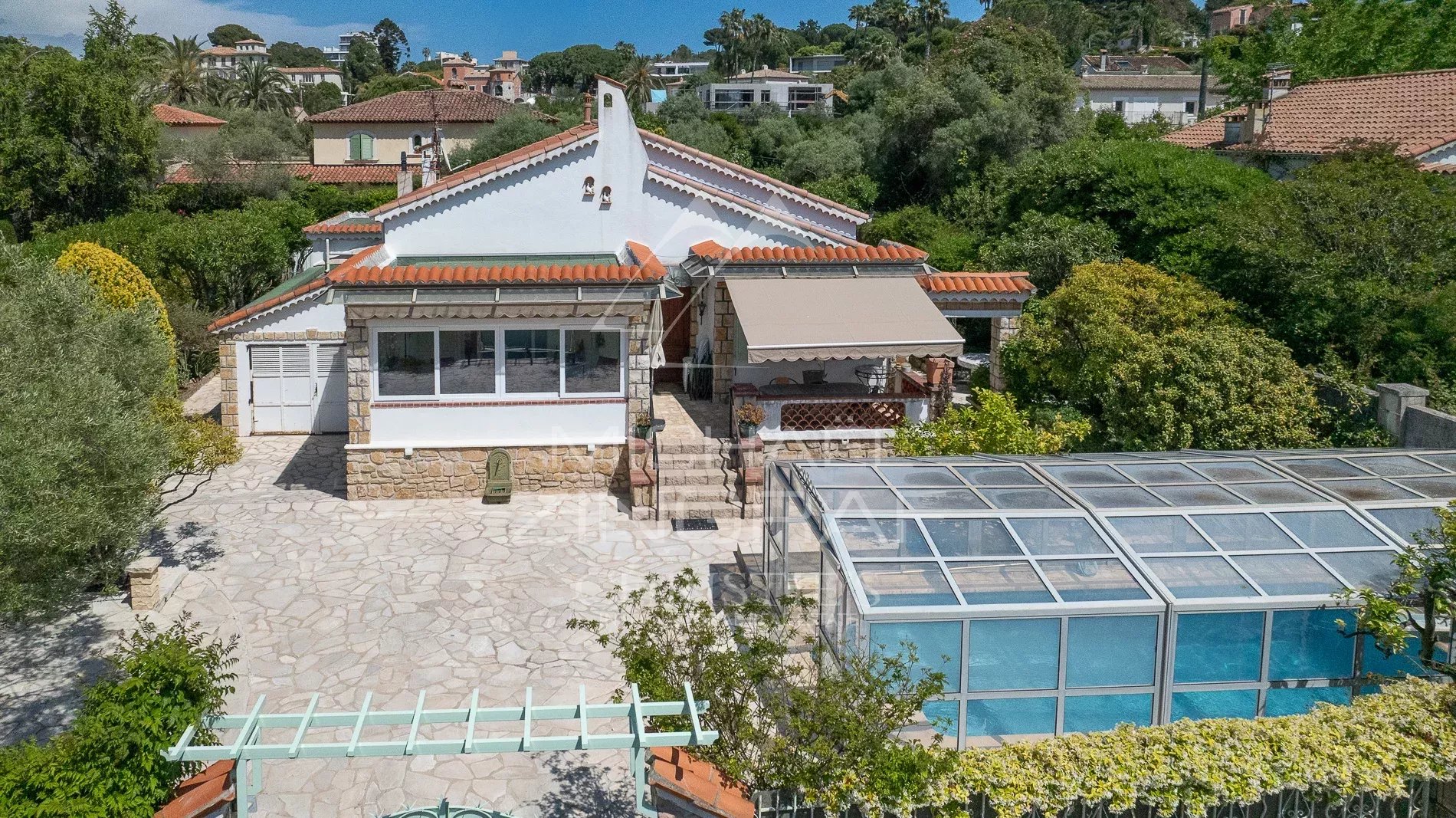 8e43a3eb7f76f9b466a9553254d3b895_c27387e612_1900-original