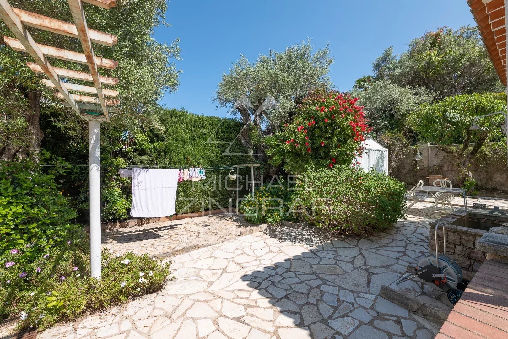 a9ce5daa785eb194f795fe0c07f8ff54_b0efe9a372_1618-original