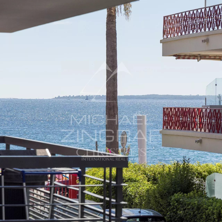 Appartement d’exception – Vieille Ville d’Antibes – Dernier étage – Terrasses – Vue panoramique