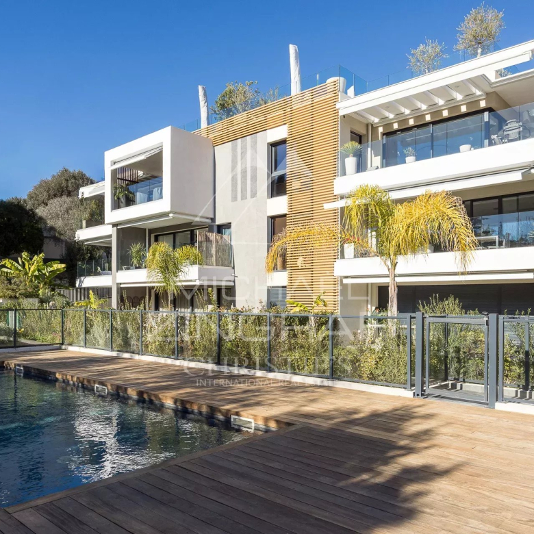 Appartement d’exception – Vieille Ville d’Antibes – Dernier étage – Terrasses – Vue panoramique