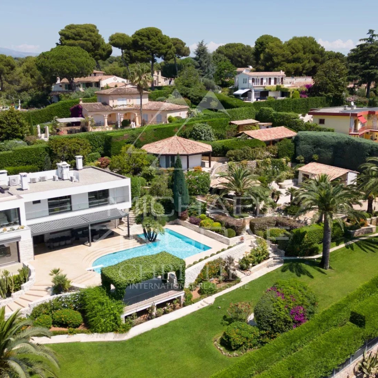 Villa moderne rénovée proche des plages de la Garoupe