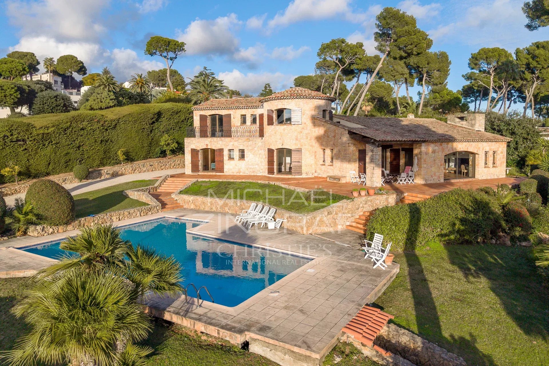 Antibes  – Villa provençale en pierre avec vue mer, piscine et jardin paysager