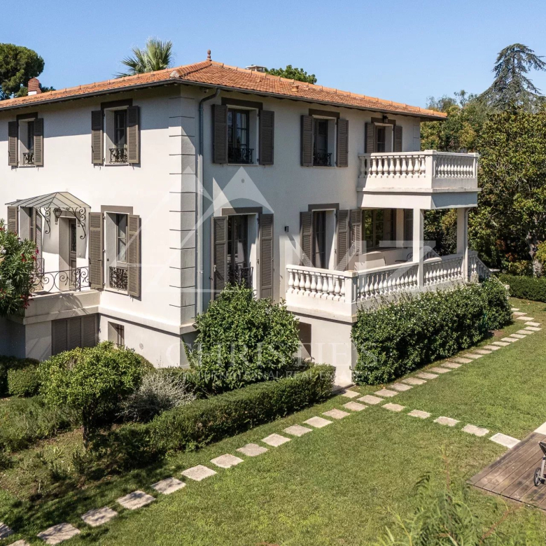 Penthouse d’exception au cœur d’Antibes – Vue panoramique 360°