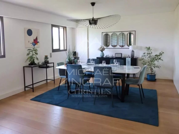Dernier Étage Antibes – Appartement 4 Pièces avec Vue d’Exception et Prestations de Luxe