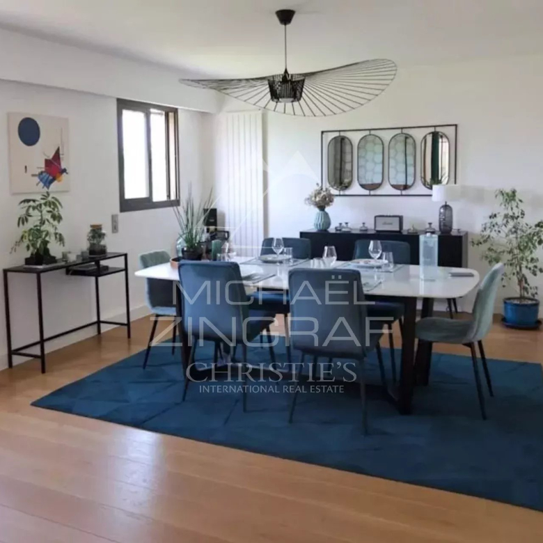 Exceptionnel – Dernier étage avec toit-terrasse, hypercentre Juan-les-Pins