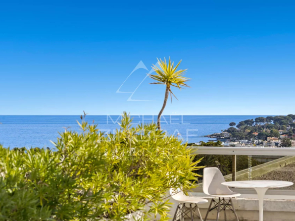 JUAN-LES-PINS – Rostagne : Villa sur le toit avec vue mer panoramique