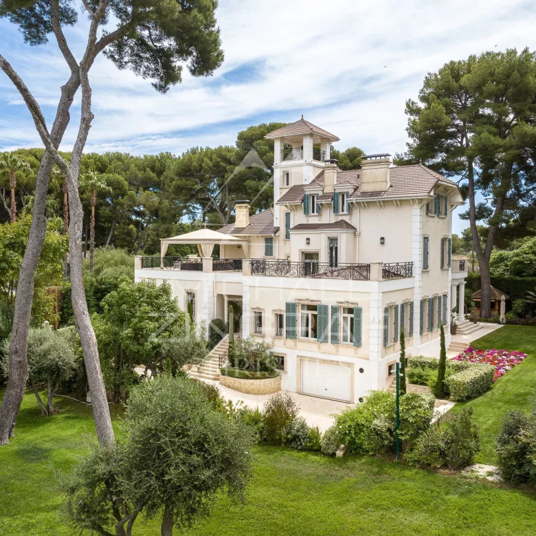 Cap d’Antibes, versant Oues – Propriété d’exception avec vue mer –