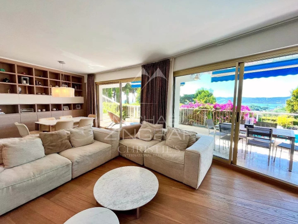 Antibes – Magnificent Apartment with Sea View and Pool Access