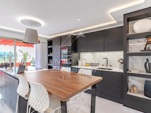 Superbe appartement rénové – Centre-ville d’Antibes, secteur Vauban – Vue dégagée sur le port