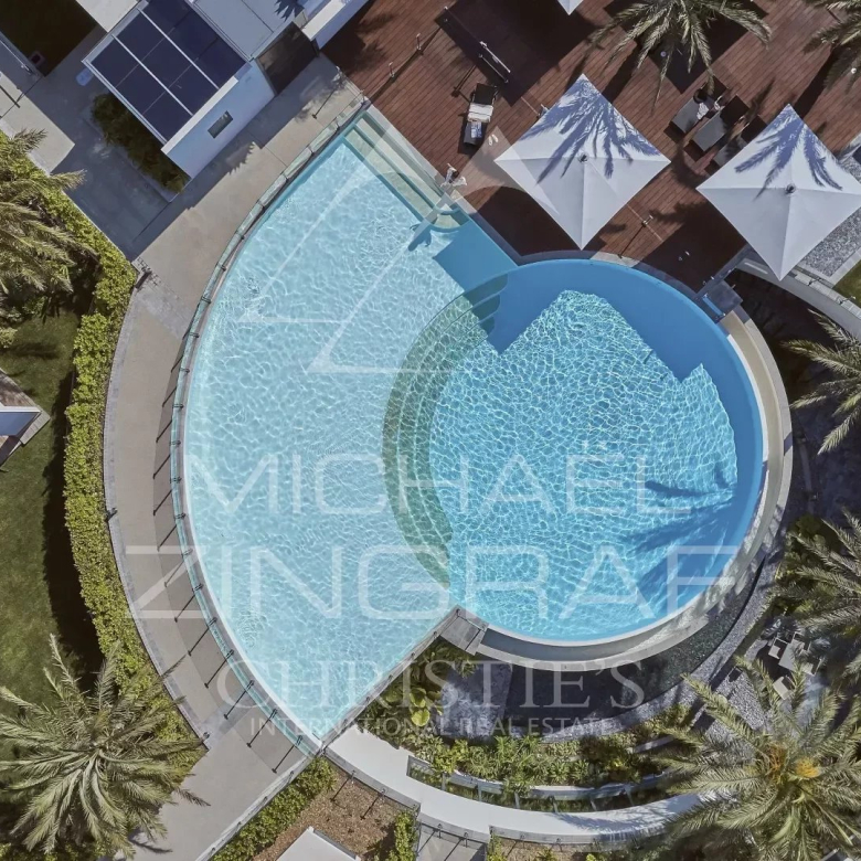 Juan-les-Pins – Exceptional top floor apartment, spacious rooms, sunlight and sea views