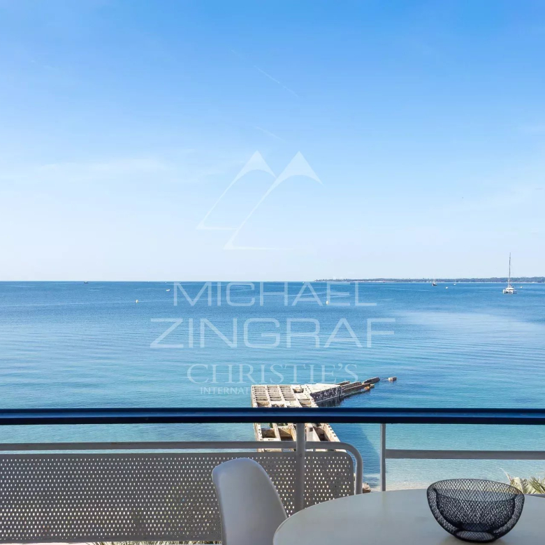 Spectacular views &amp; timeless elegance in one of the most beautiful villages in France