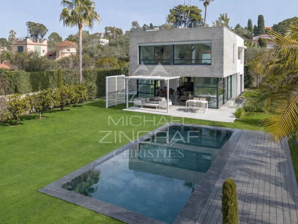 Exclusive to Cap d'Antibes – West side – Exceptional contemporary villa in close proximity to the beaches