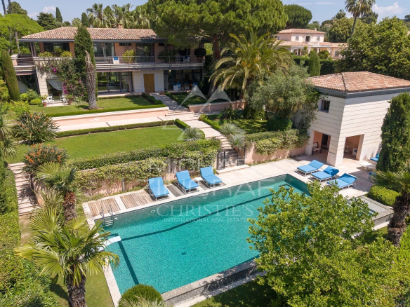 Cap d’Antibes – Élégance contemporaine dans un domaine privé et sécurisé