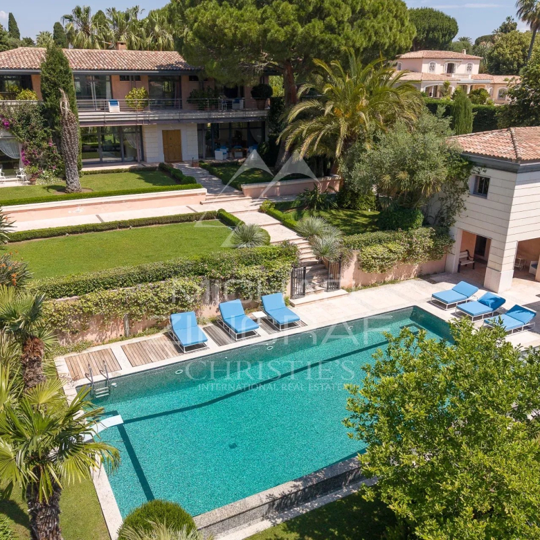Cap d’Antibes – Propriété au charme provençal versant ouest