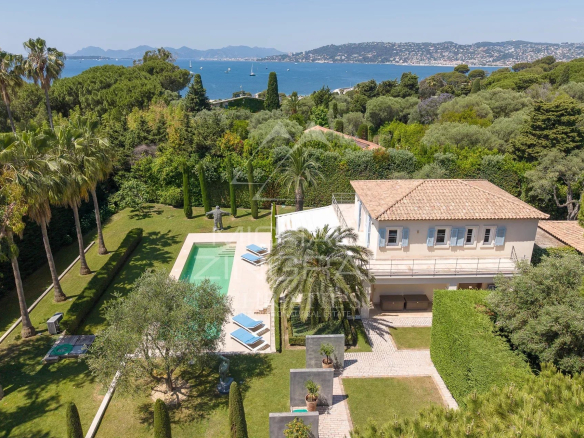 Cap d’Antibes – Propriété au charme provençal versant ouest