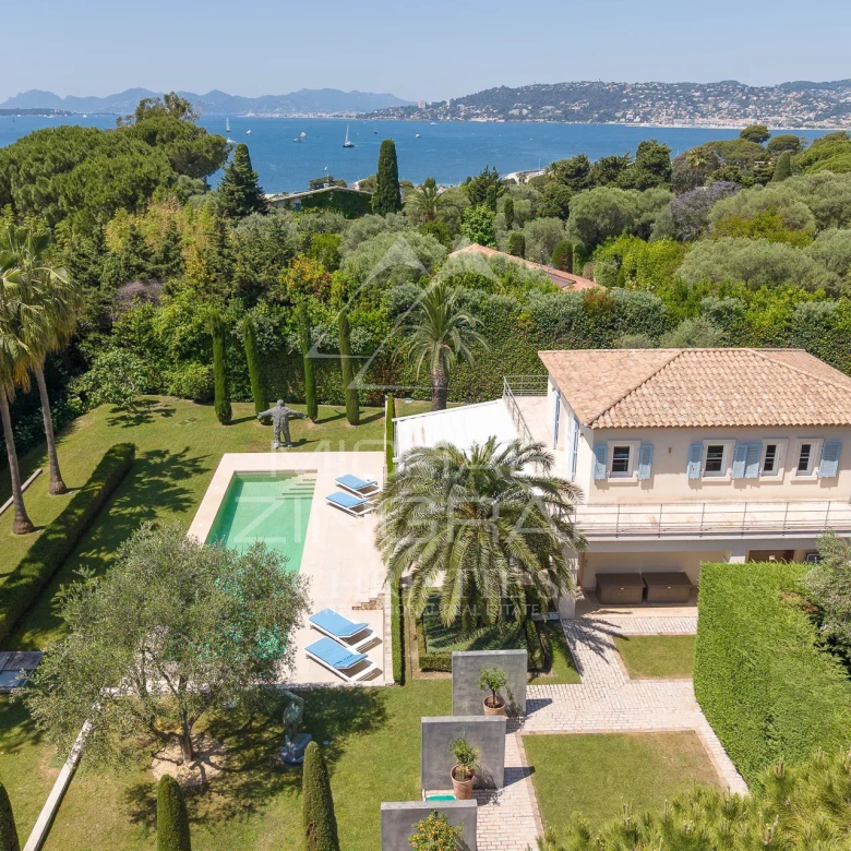 Cap d’Antibes – Élégance contemporaine dans un domaine privé et sécurisé