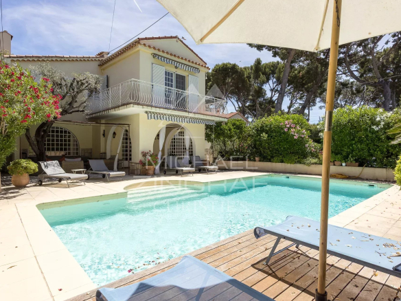 Cap d’Antibes – Élégante villa au calme absolu, à quelques pas des plages de la Garoupe