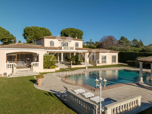 Exceptional property in a private estate