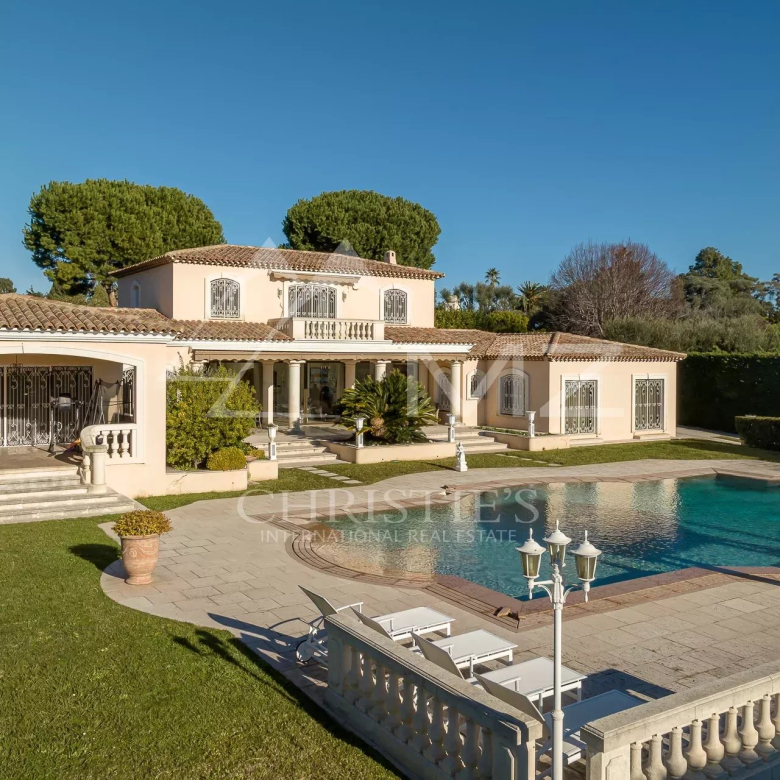 West-facing slope. Exceptional property with sea view