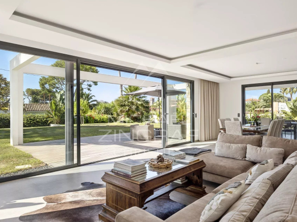 Exceptional contemporary villa with sea views in La Garoupe
