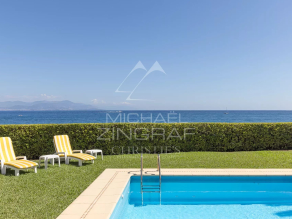 Exclusive to Cap d'Antibes – Exceptional beachfront villa – 180° panoramic sea and mountain views