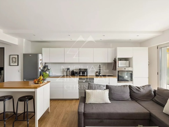 Modern kitchen opening onto a living room in an elegant apartment in Cap d'Antibes.