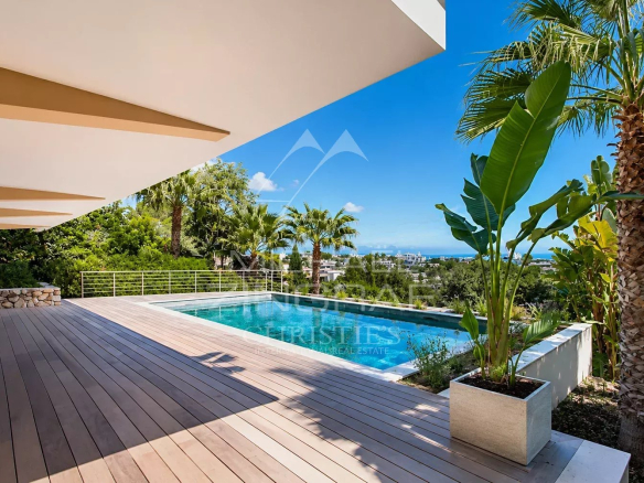 SPLENDIDE VILLA CONTEMPORAINE RÉNOVÉE  DE 320 M² SITUÉE DANS UN DOMAINE PRIVÉ