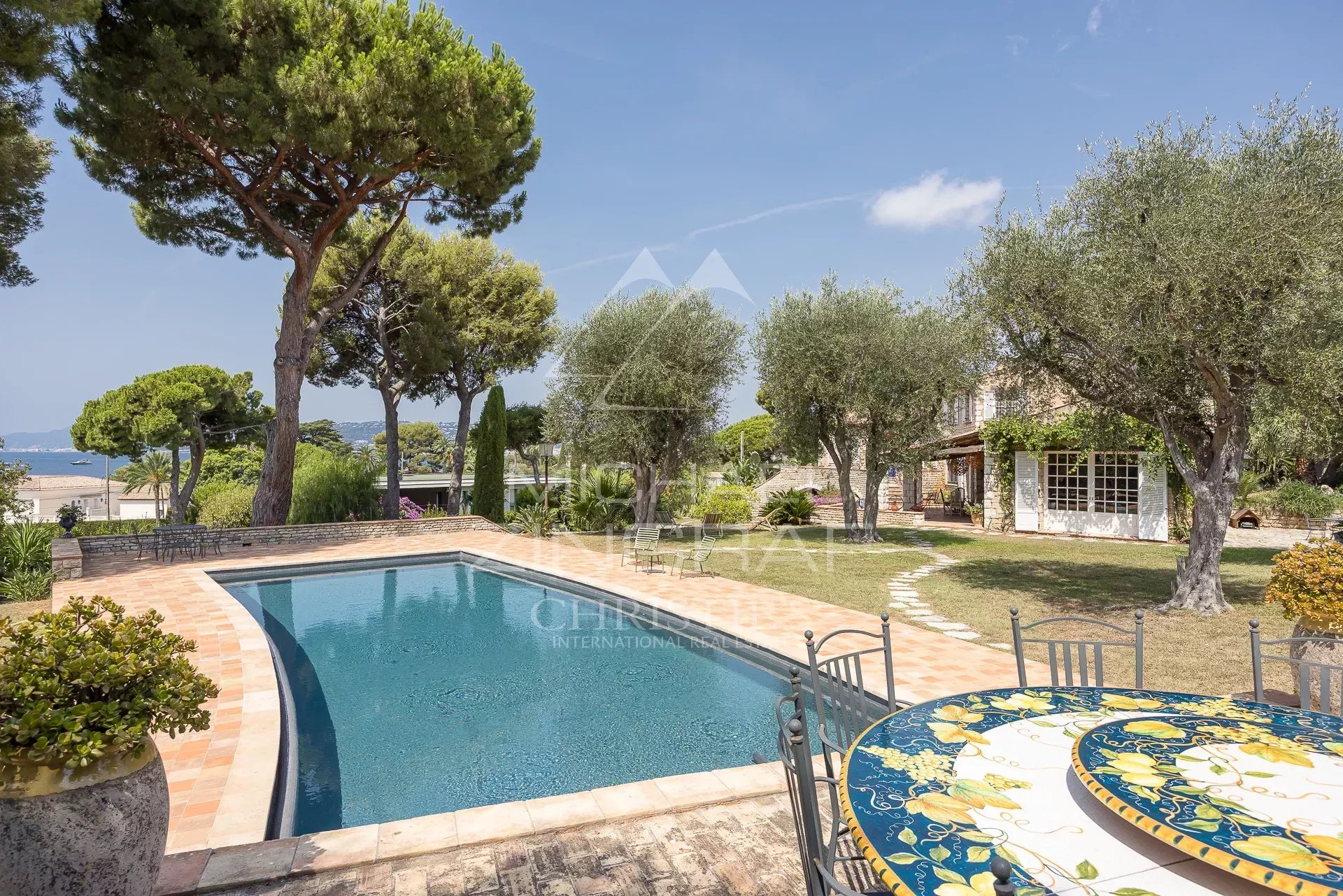 Exceptional farmhouse in Cap d'Antibes Provençal-style property with swimming pool and sea view in Cap d'Antibes.