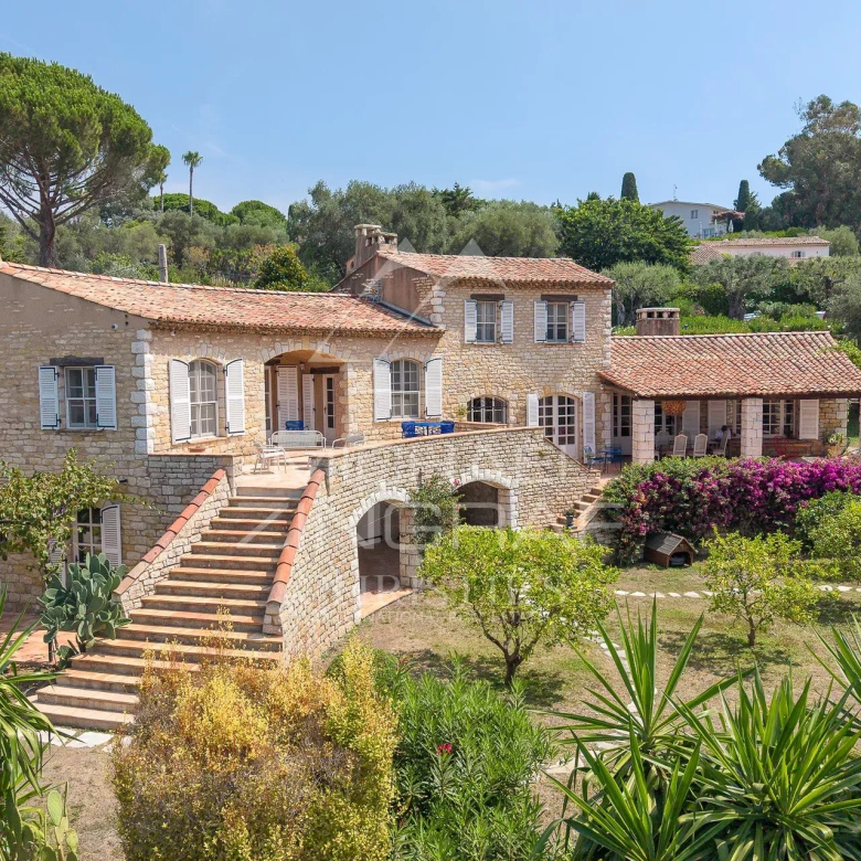Luxury real estate photo | Charming Properties