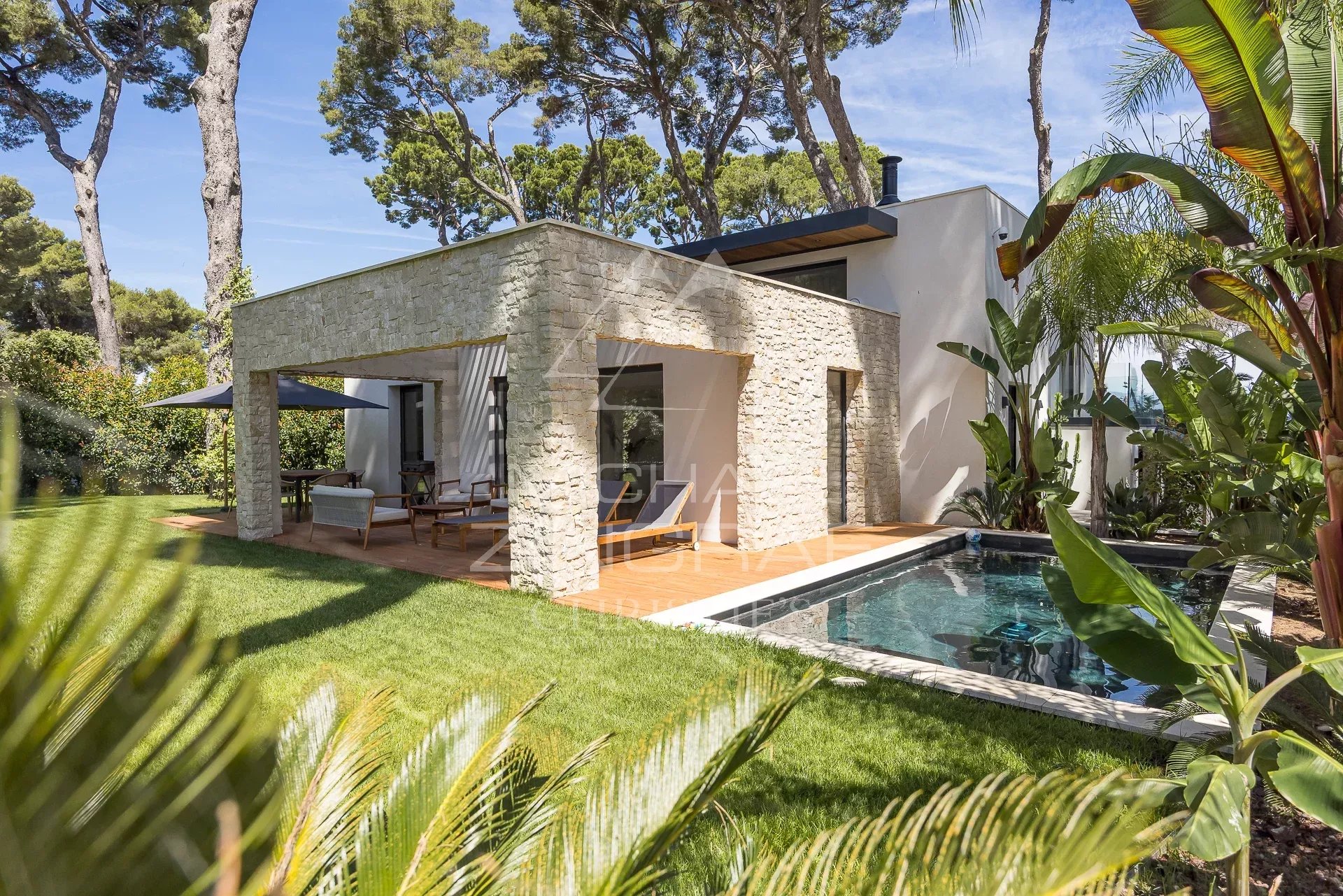 Villa contemporaine au Cap d’Antibes Villa contemporaine neuve avec piscine et jardin au Cap d'Antibes