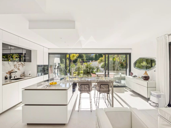 Luxury real estate photo | Charming Properties