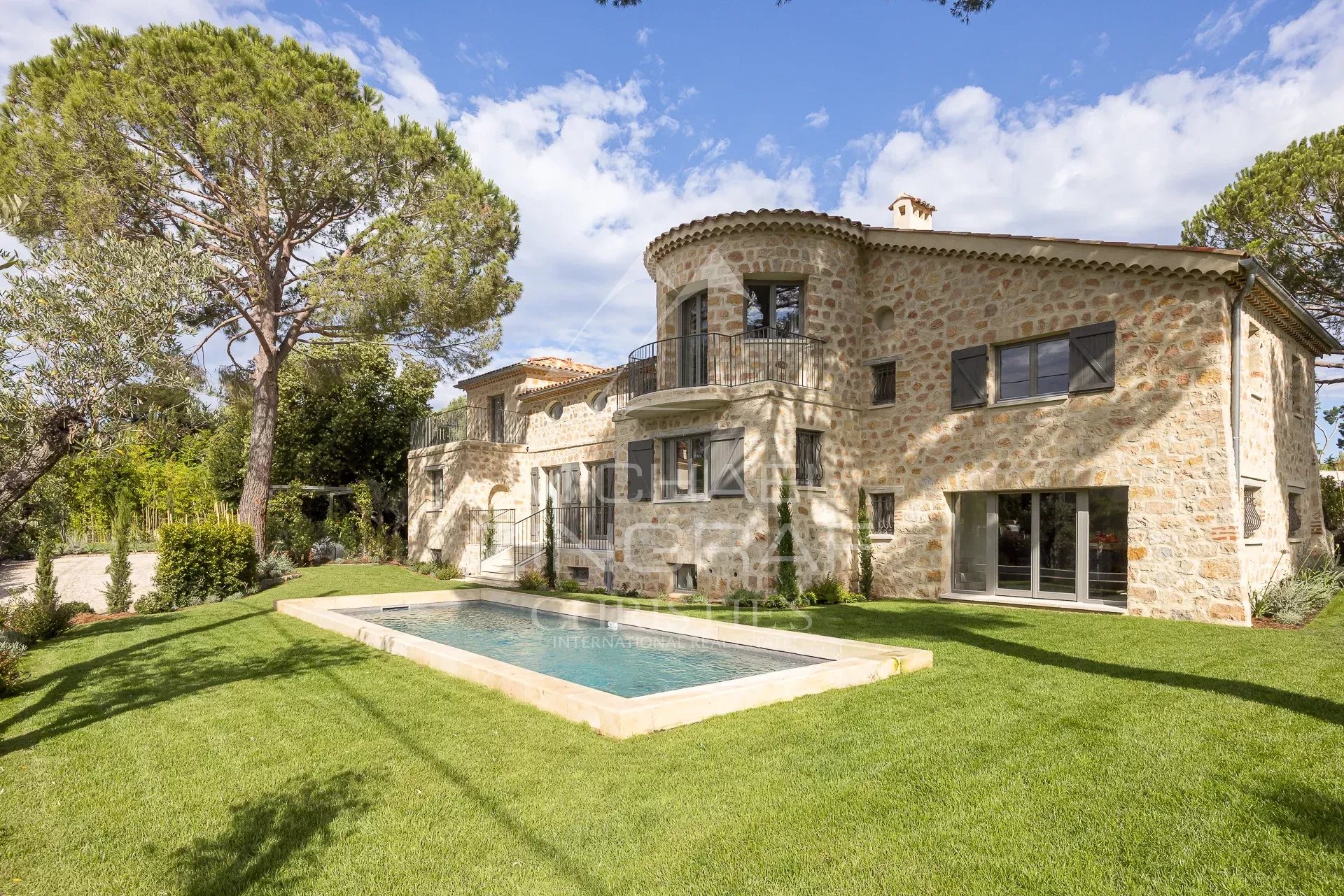 Villa de luxe au Cap d’Antibes Villa en pierre avec piscine dans un jardin verdoyant au Cap d'Antibes