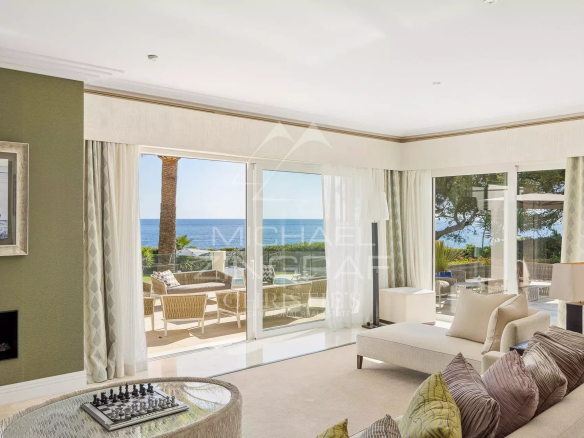 Interior of a villa in Cap d'Antibes with sea view, bright living room and elegant decor.