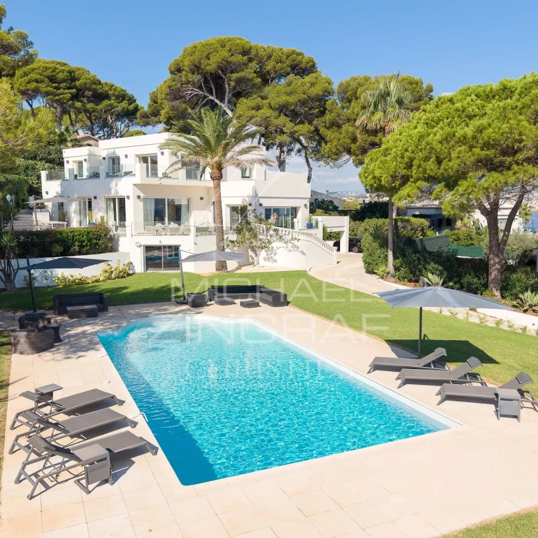 Luxury real estate photo | Charming Properties