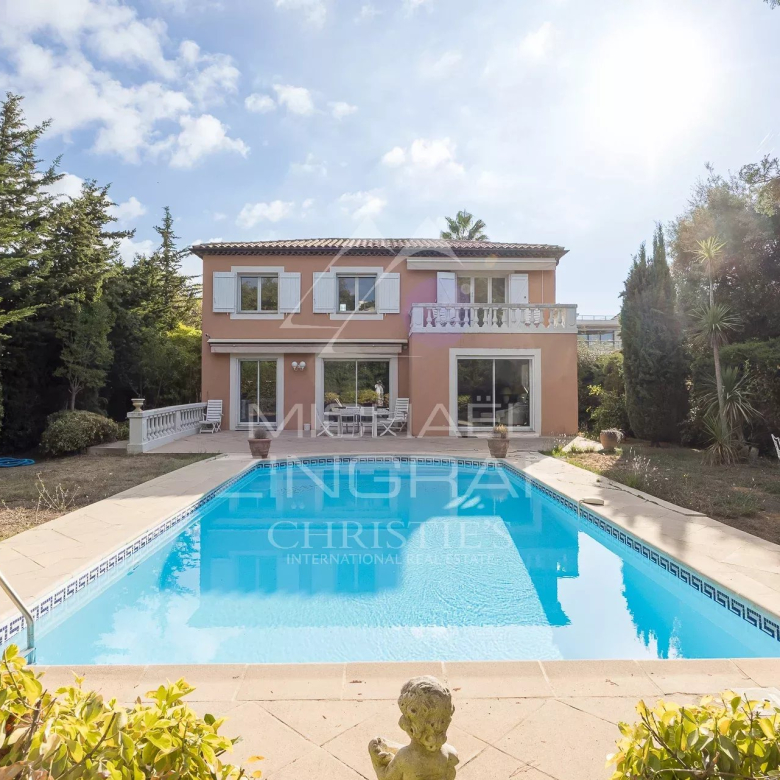Luxury real estate photo | Charming Properties