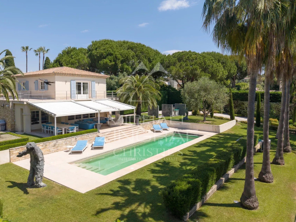 Villa néo-provençale avec piscine et jardin paysager au Cap d'Antibes