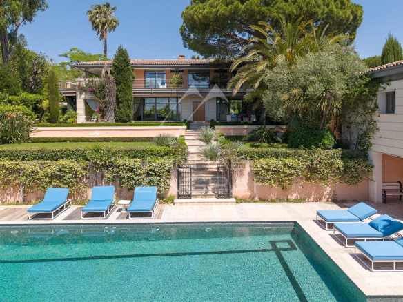Contemporary villa with pool and garden in Cap d'Antibes