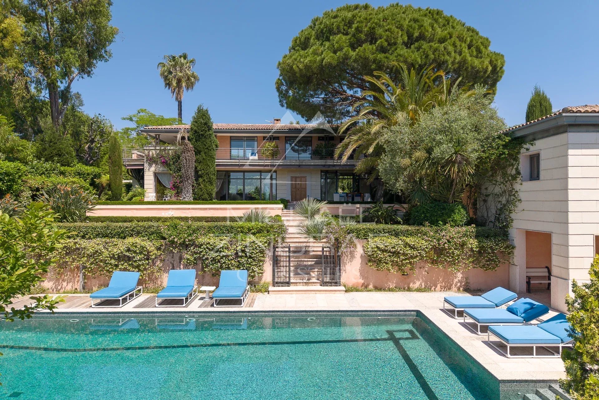 Contemporary villa in Cap d'Antibes Contemporary villa with swimming pool and landscaped garden in Cap d'Antibes