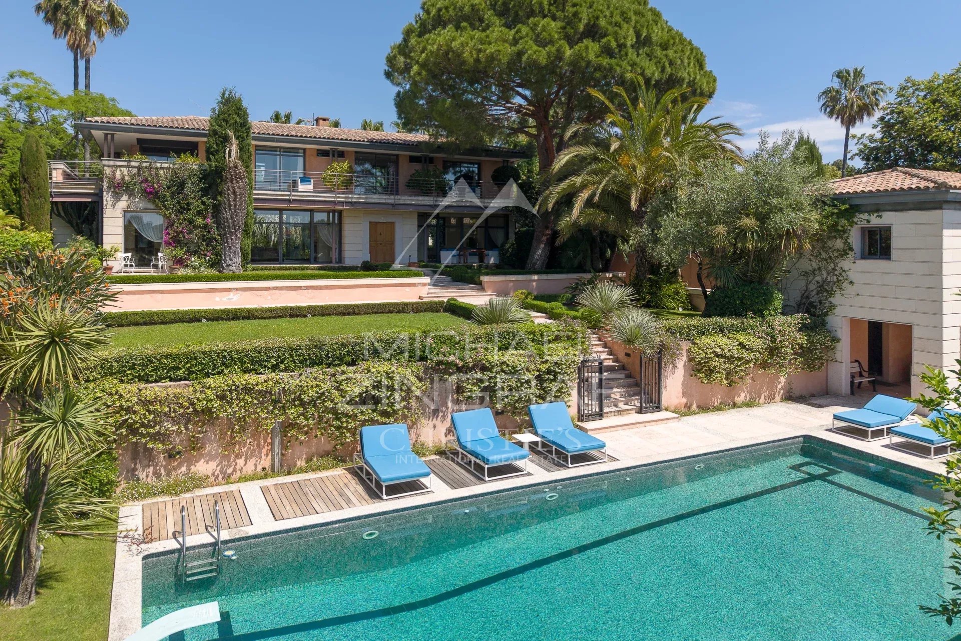 Contemporary villa in Cap d'Antibes Contemporary villa with swimming pool and garden in Cap d'Antibes, France.