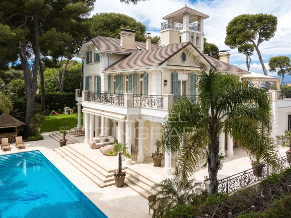 Belle Époque style property with swimming pool in Cap d'Antibes, surrounded by greenery.