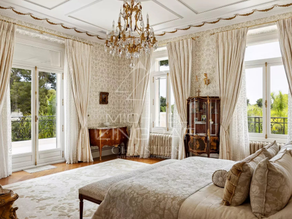 Room in a Belle Époque property with elegant decor and garden view.