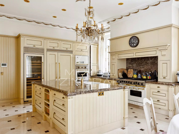 Elegant kitchen with central island in a Belle Époque style property in Cap d'Antibes.