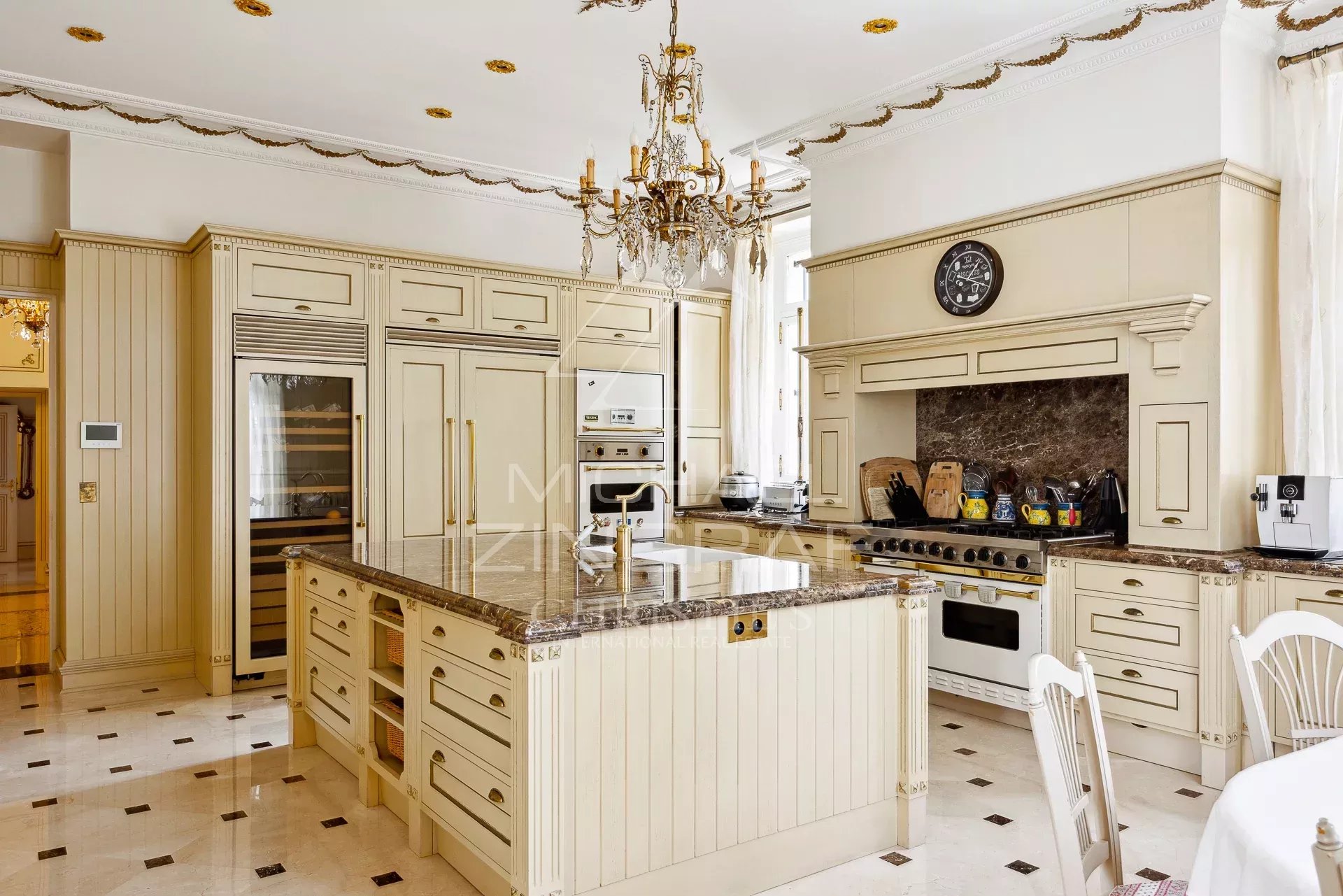 Elegant kitchen with central island in a Belle Époque style property in Cap d'Antibes.