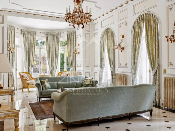 Interior of a Belle Époque property with a bright living room and elegant decor in Antibes.