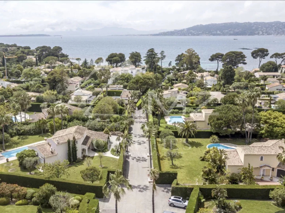 Cap d’Antibes – Villa vue mer à pied des plages versant ouest