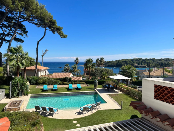Villa vue mer proche Garoupe