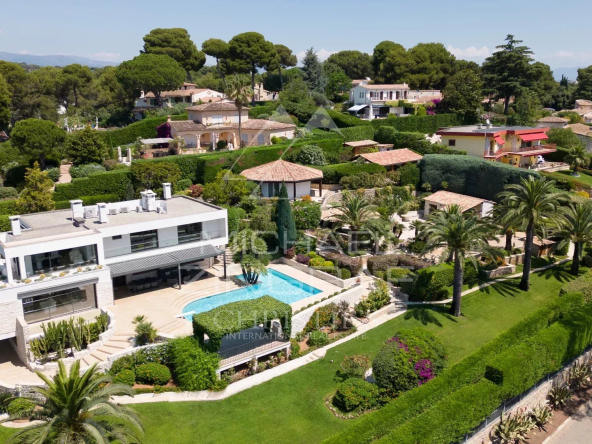 Contemporary Property with panoramic sea view in a Prestigious Estate