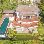 Modern villa renovated near the beaches of Garoupe