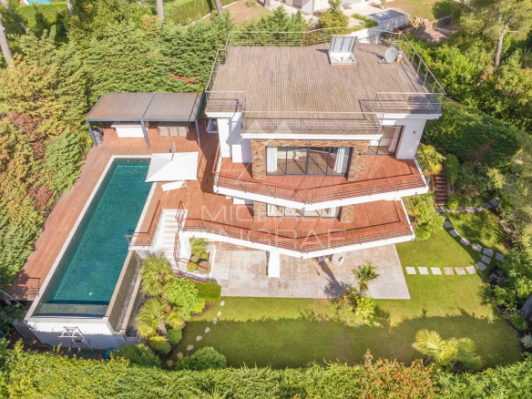 Villa moderne rénovée proche des plages de la Garoupe