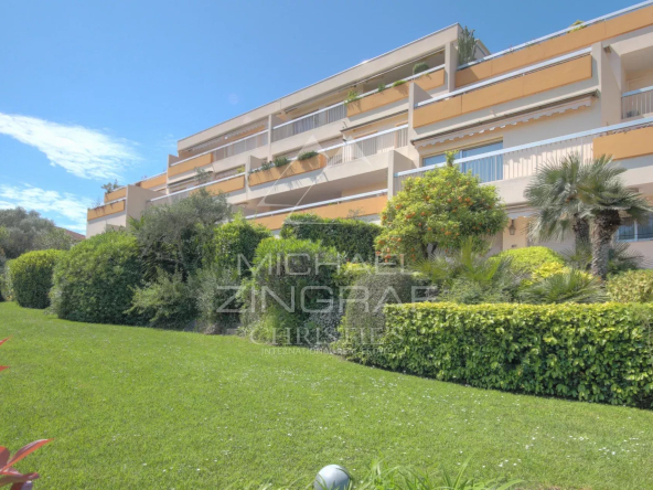 Antibes - Elegant 4 rooms with sea view
